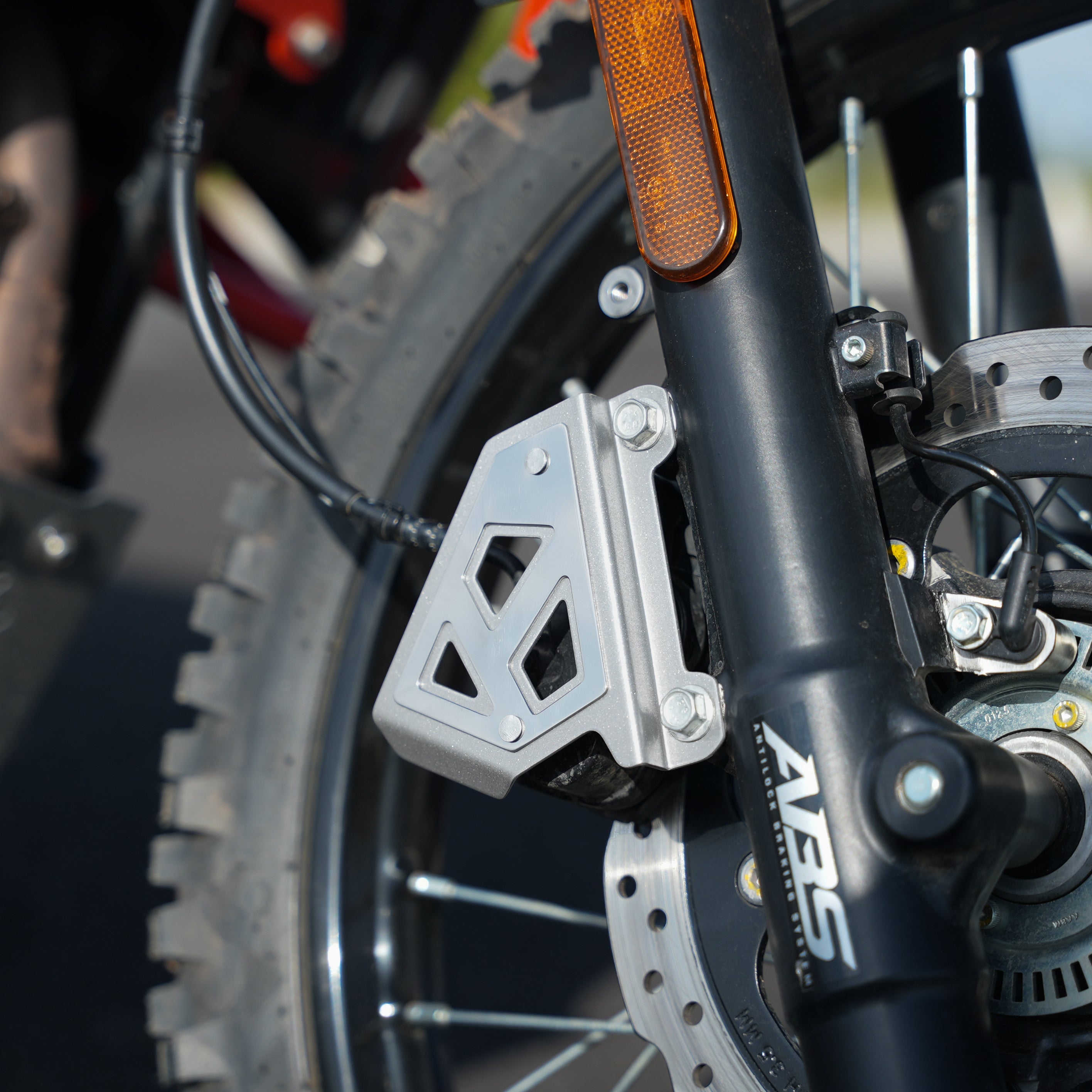 MOTO TORQUE FRONT CALIPER GUARD SILVER FOR XPULSE 210