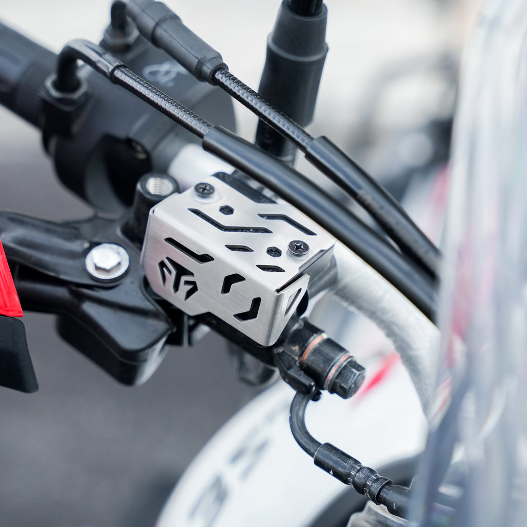 MOTO TORQUE FRONT MASTER CYLINDER GUARD SILVER FOR XPULSE 210