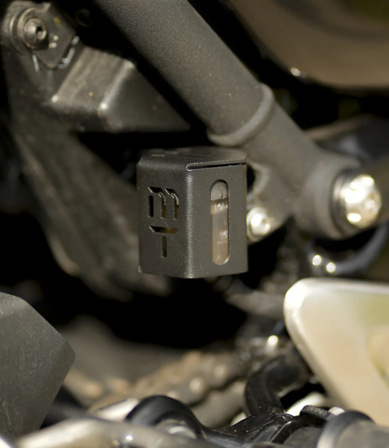 MOTO TORQUE RESERVOIR OIL GUARD FOR TRIUMPH SPEED 400